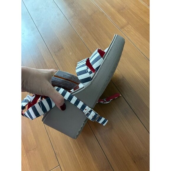 Crocs Womens 'Leigh Graphic Wedge' Open Toe Shoes 9W - Picture 3 of 4